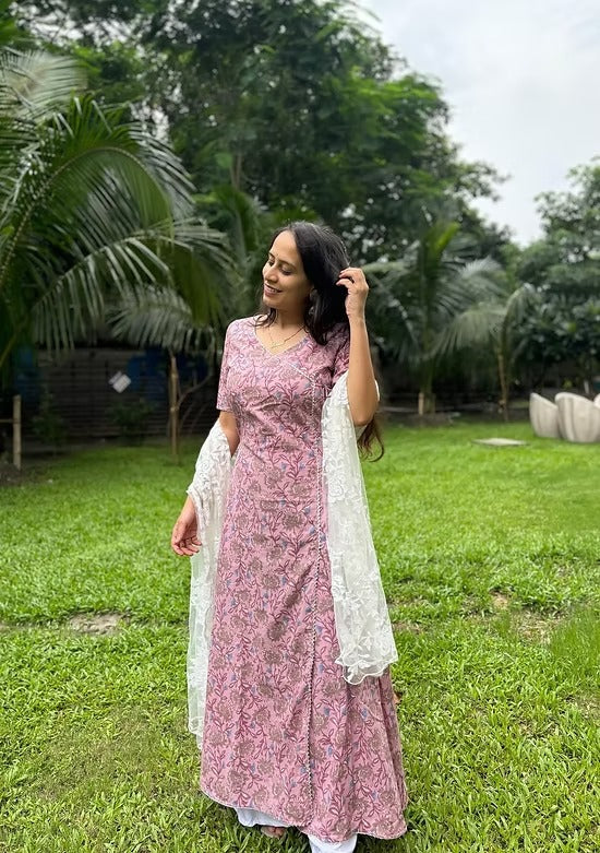 Gulabi Grace